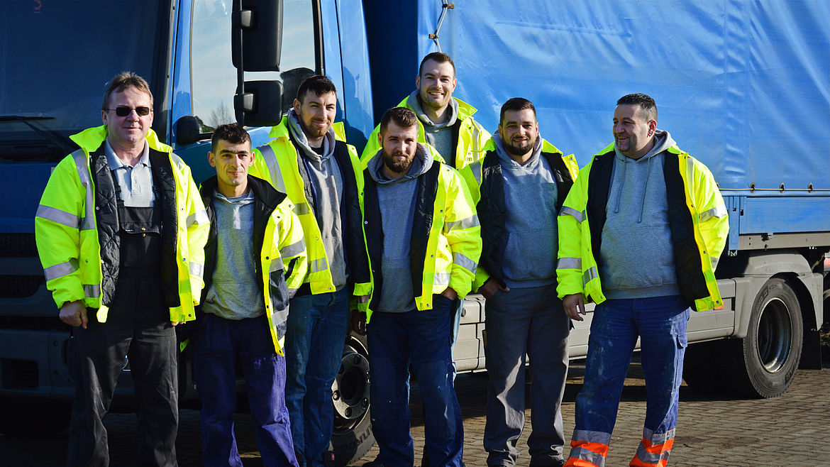Containerdienst &#124; Dienstleistung &#124; Transport
Unser qualifiziertes und engagiertes Team!