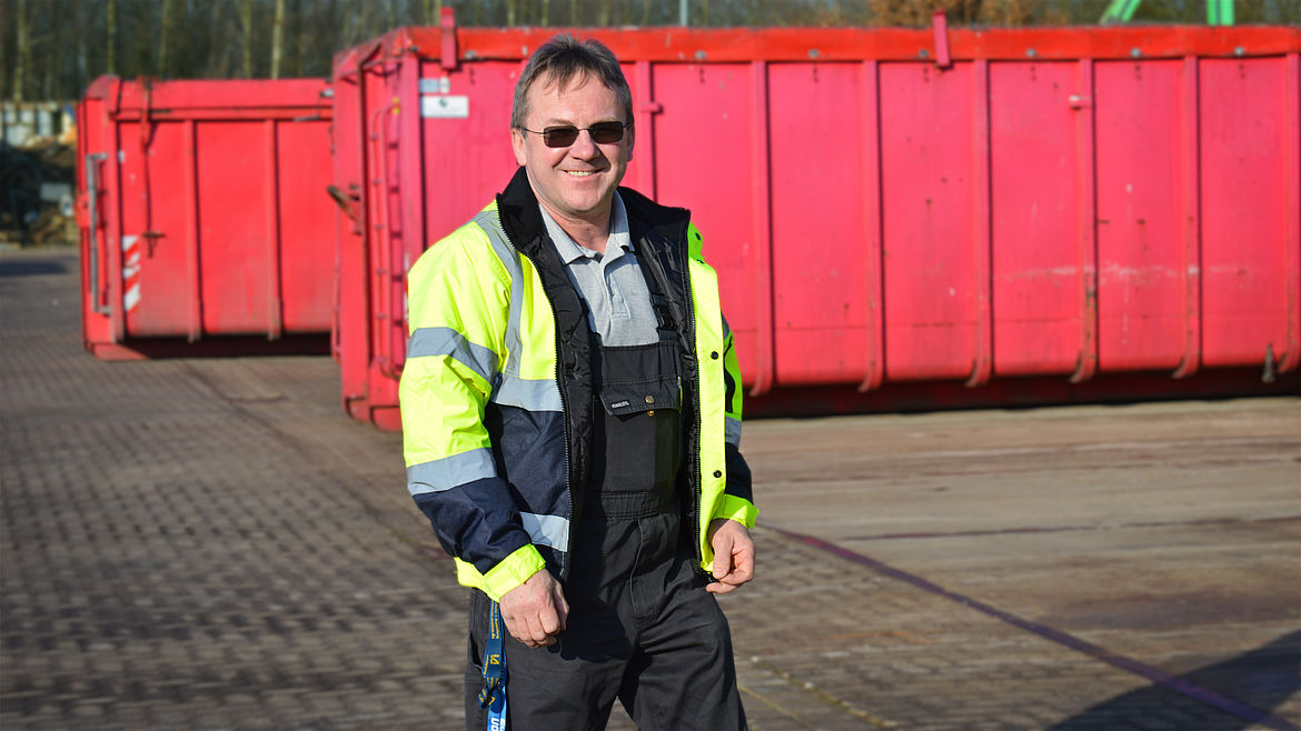 Containerdienst &#124; Dienstleistung &#124; Transport
Wir transportieren, entsorgen & verwerten!